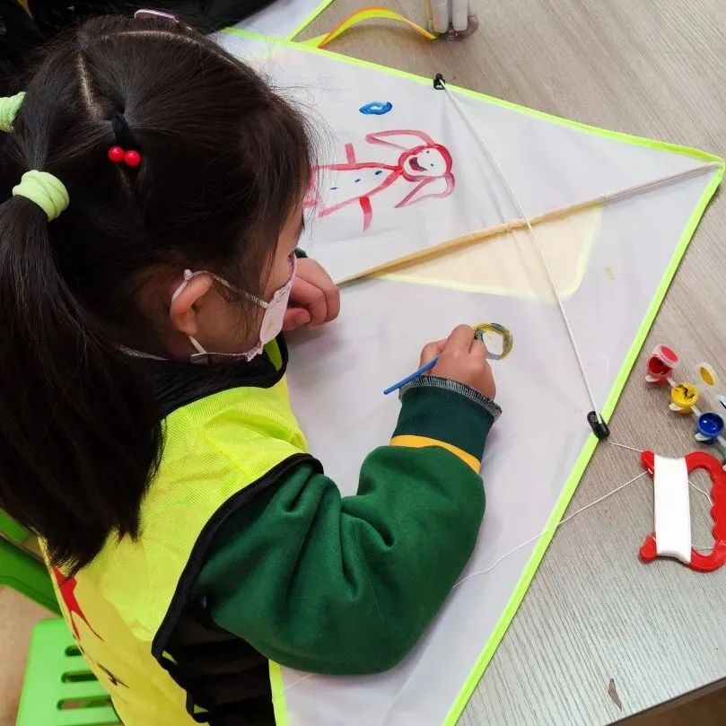 清明今又到,风筝满天飞