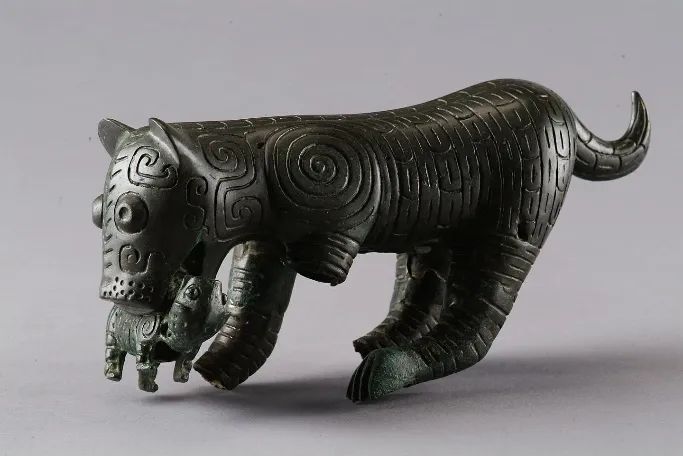 宝博微课堂:西周青铜母子虎