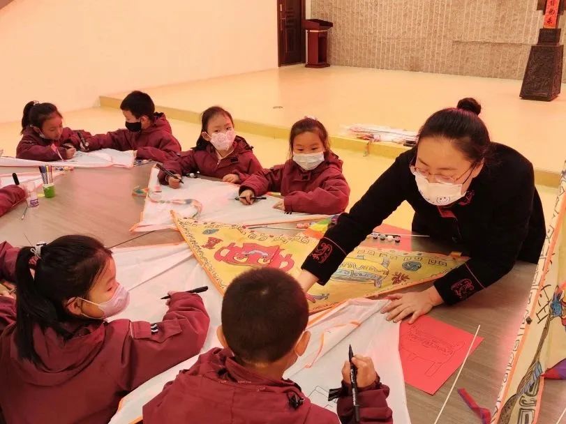 清明今又到,风筝满天飞